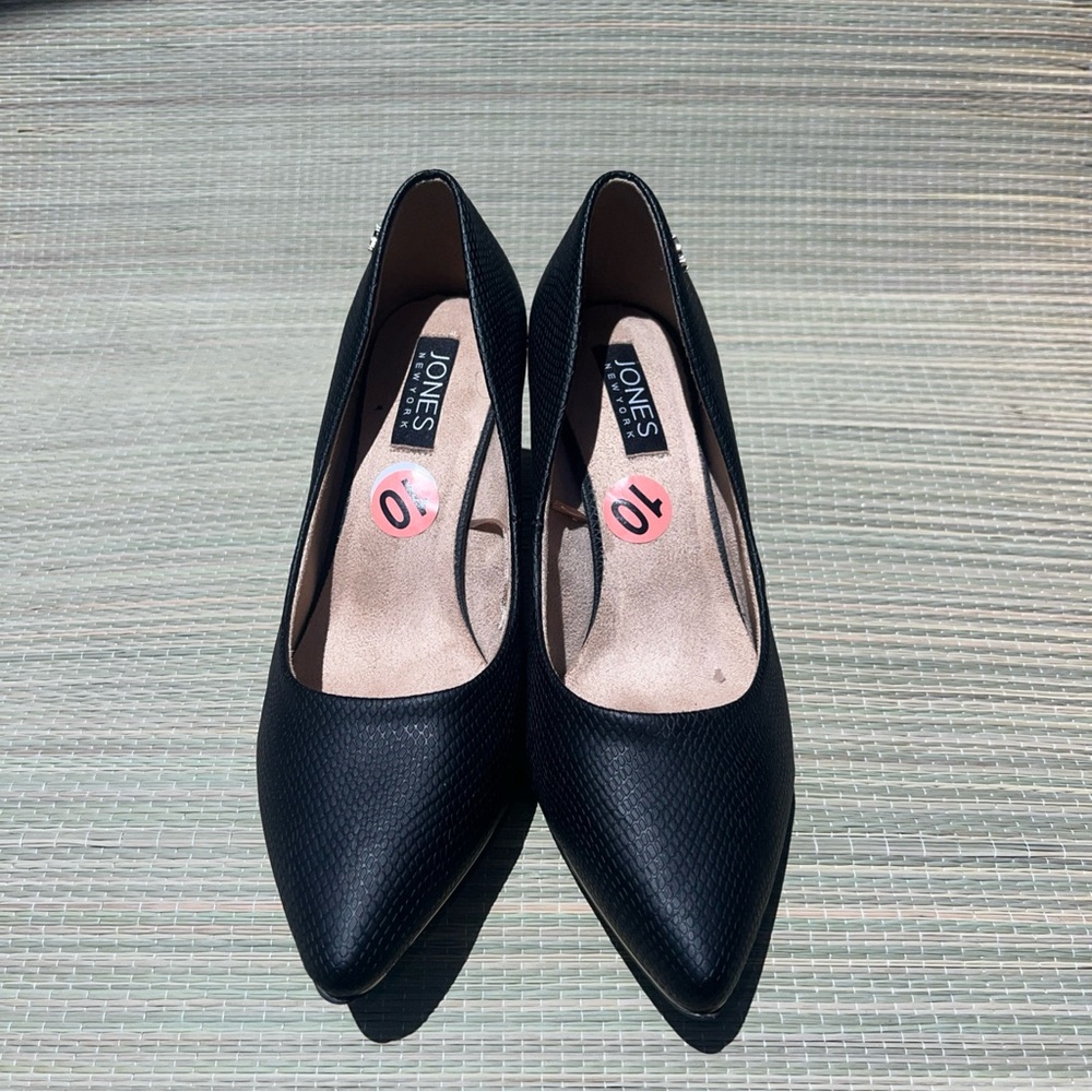 Jones New York Black Textured Pointed-Toe Pumps